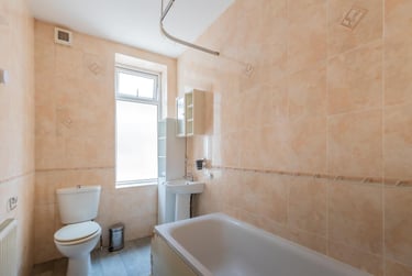 1 bed house, Newport Road, City Centre, Cardiff, CF241AH - Image 7